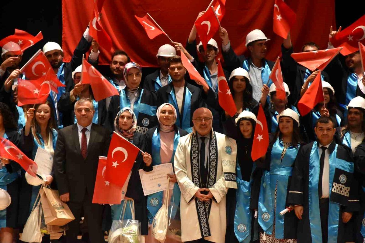 Tomarza Mustafa Akıncıoğlu MYO'da şed bağlama coşkusu