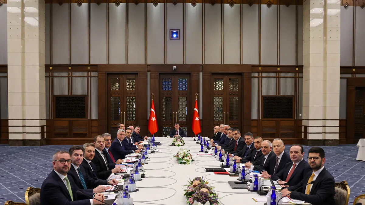 EKK'dan yatırım ve istihdam mesajı: Yabancı işgücü ve çalışma izinleri gündemde