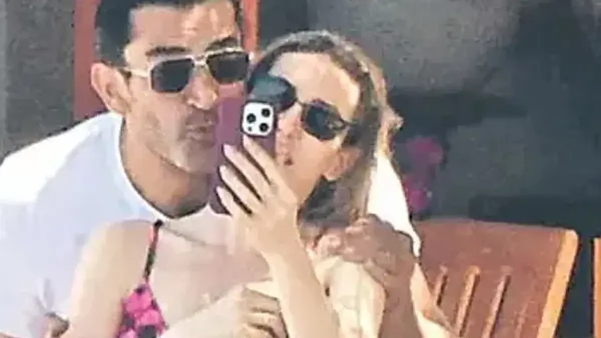 Kenan İmirzalıoğlu ve Sinem Kobal’dan Bodrum’da Romantik kaçamak! Samimi Pozları Gündem Oldu