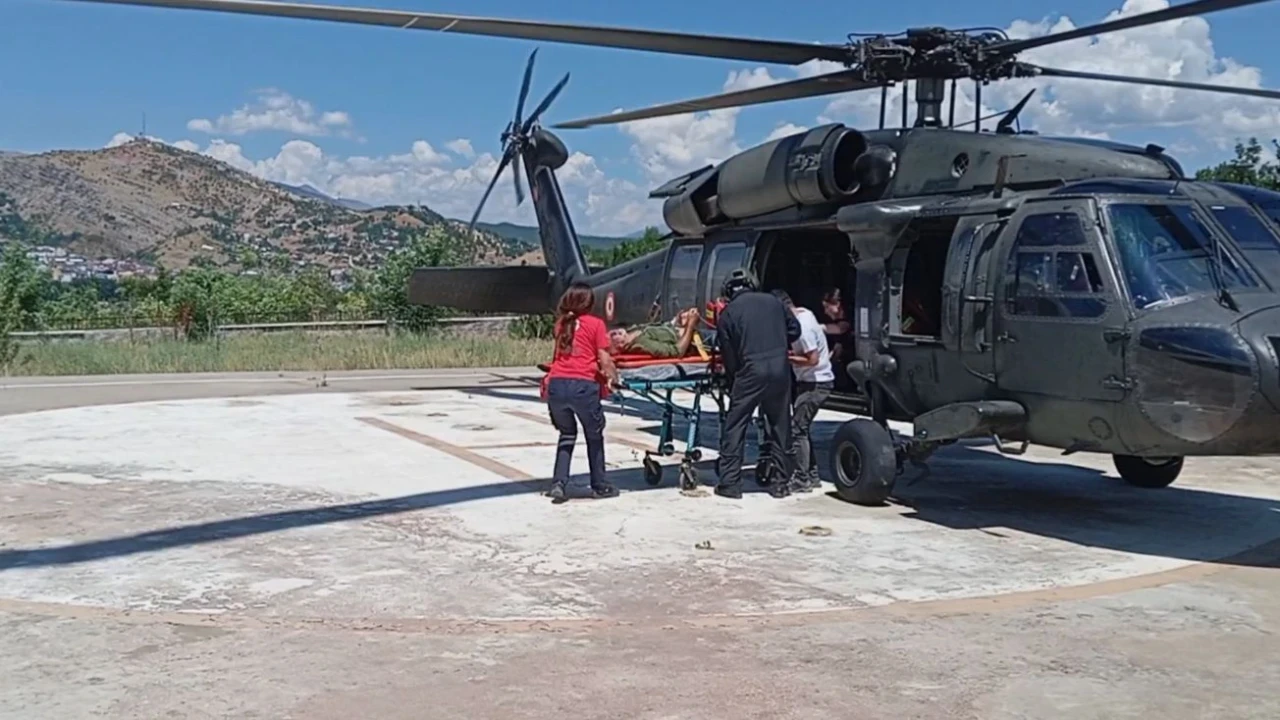 Engerek yılanı ısırdı, helikopterle hastaneye kaldırıldı