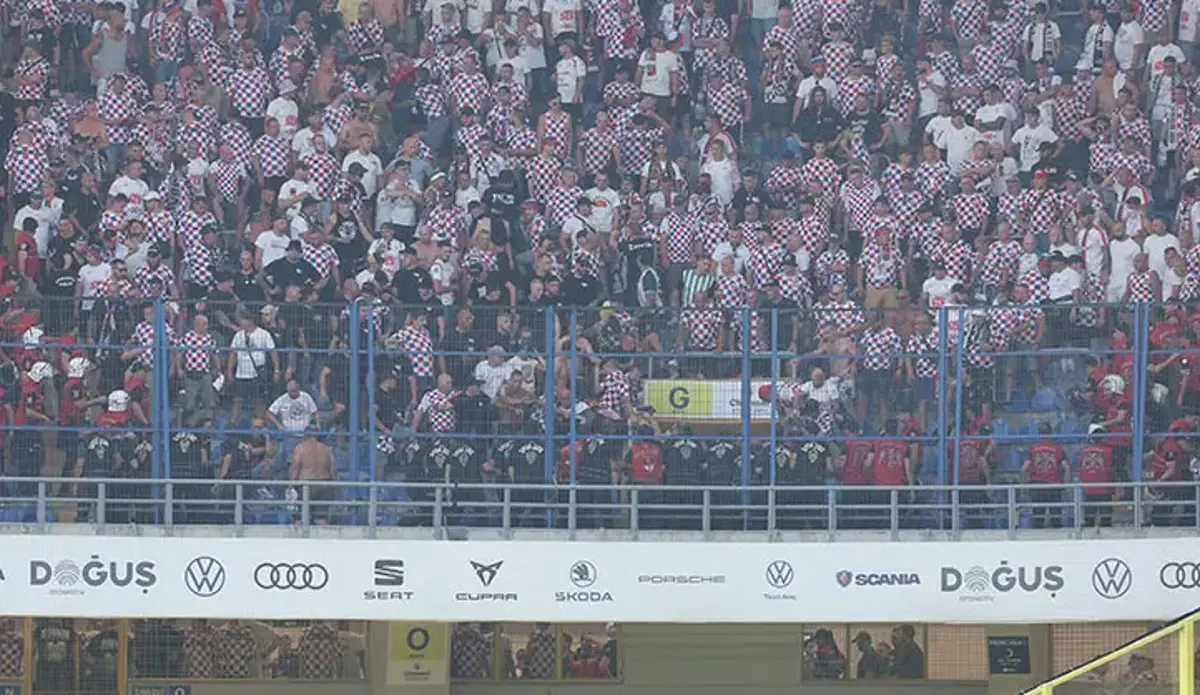 Gornik Zabrze taraftarları Kadıköy'de taşkınlık çıkardı! Polisle kavga ettiler