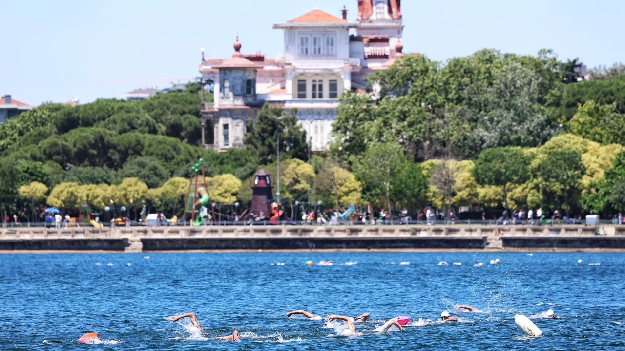 İstanbul’u Yüzüyorum yarışında binler kulaç attı