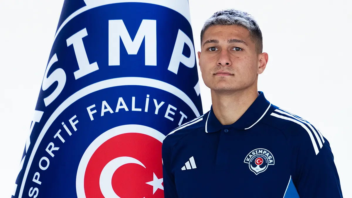 Kasımpaşa, Emirhan Boz'u kadrosuna kattı