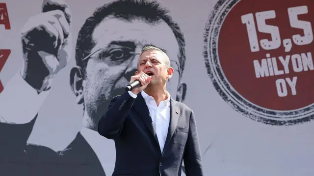 Özgür Özel: 'Yeni mücadelenin parolası yürüyüştür' dedi; İmamoğlu'ndan destek geldi