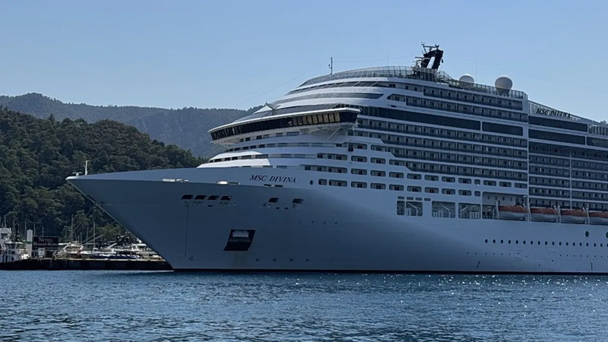 Kruvaziyer turizmi rekor kırmaya devam ediyor: Marmaris'e binlerce turist geldi!