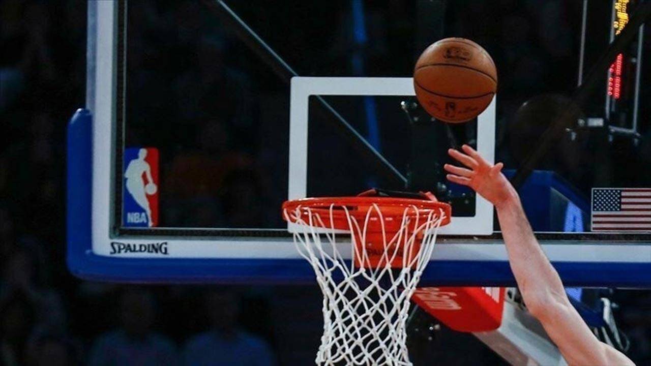New York Knicks şampiyonluk için yolu yarıladı