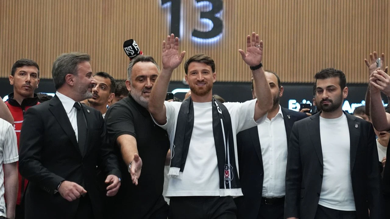 Beşiktaş'ın yeni transferi Salih Özcan İstanbul'da!