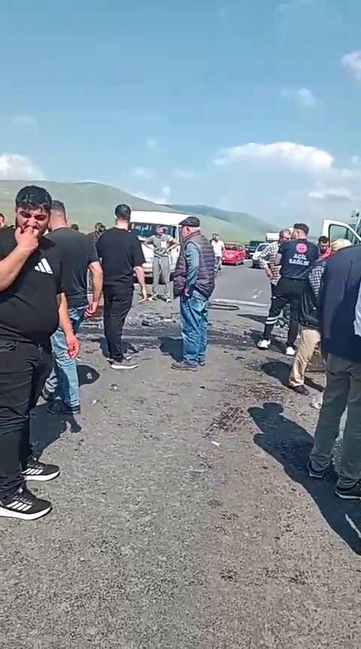 Ardahan'da otomobiller çarpıştı: 6 yaralı