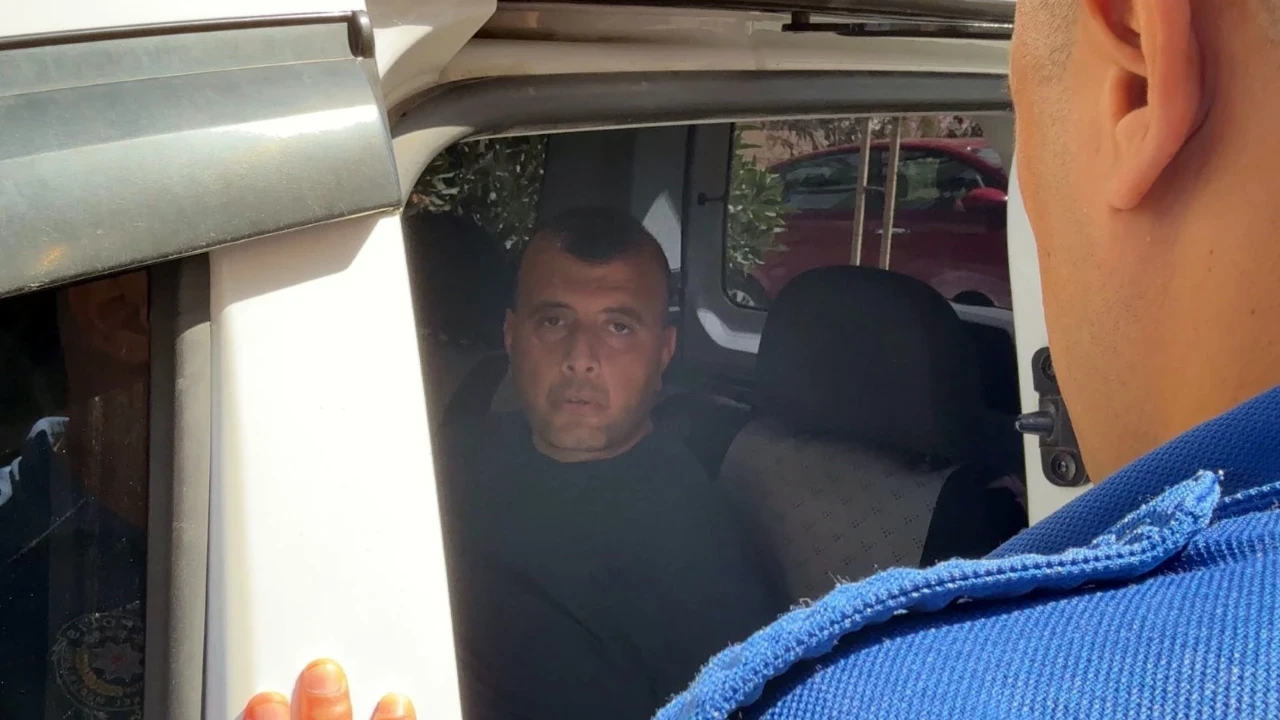 Bir katliam da Antalya'da: Eşini ve kayınpederini öldürdü