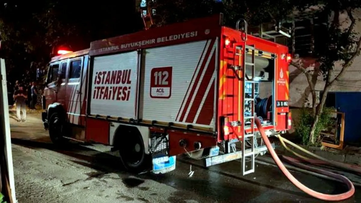 Alev alev yanan gecekondu kullanılmaz hale geldi