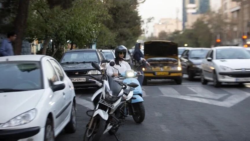 İran'da kadınlara motosiklet ehliyeti verilmesi için hazırlıklar tamamlandığı açıklandı