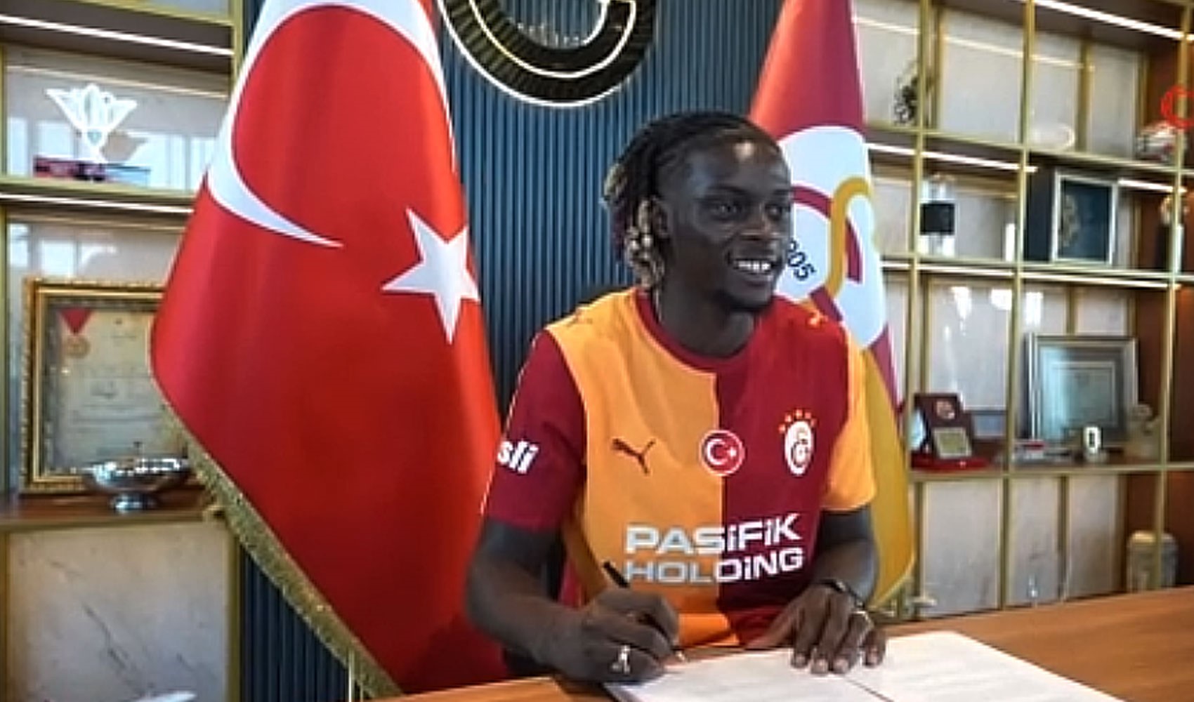 Ugochukwu: Buraya imza atmak benim için büyük bir gurur