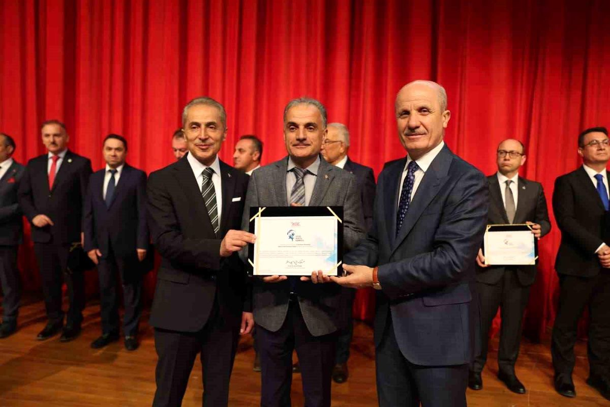 YÖK'ten Sakarya Üniversitesi'ne "Spor Dostu Kampüs" ödülü