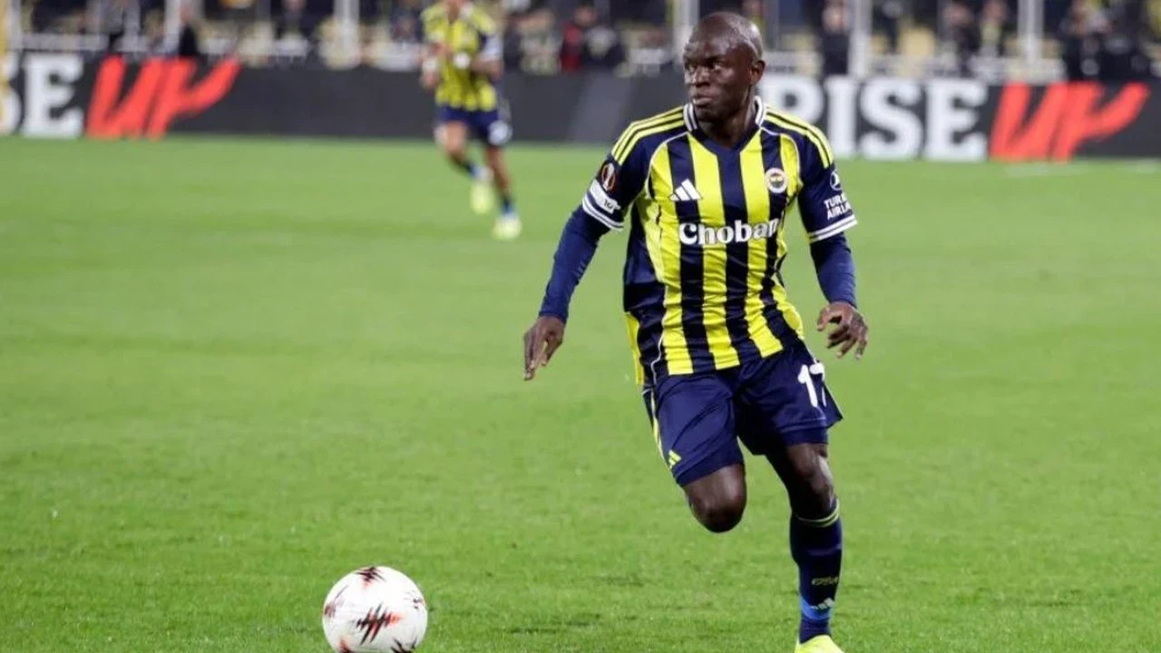 Fenerbahçe'de resmi açıklama! Kante değil ama ilk ayrılık yalanlandı