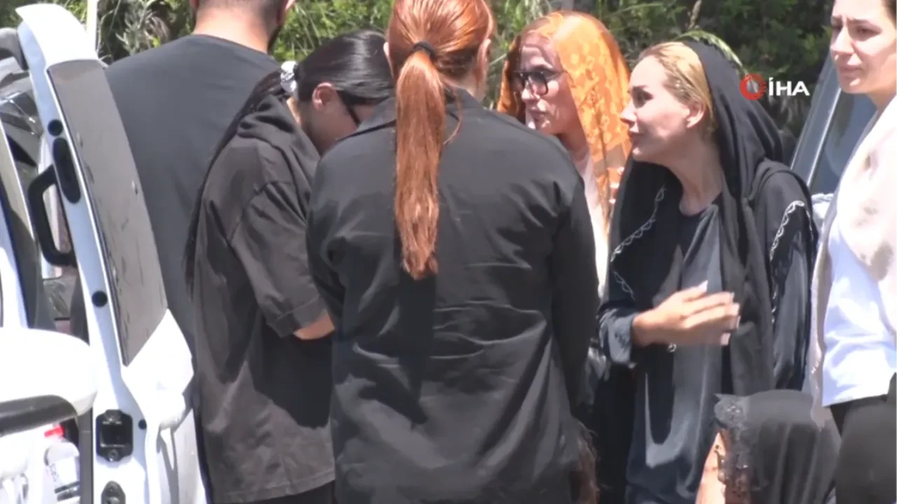 Dilan Polat, Can Polat’ın cenazesinde gözyaşlarına boğuldu! Ünlü fenomen ayakta zor duru