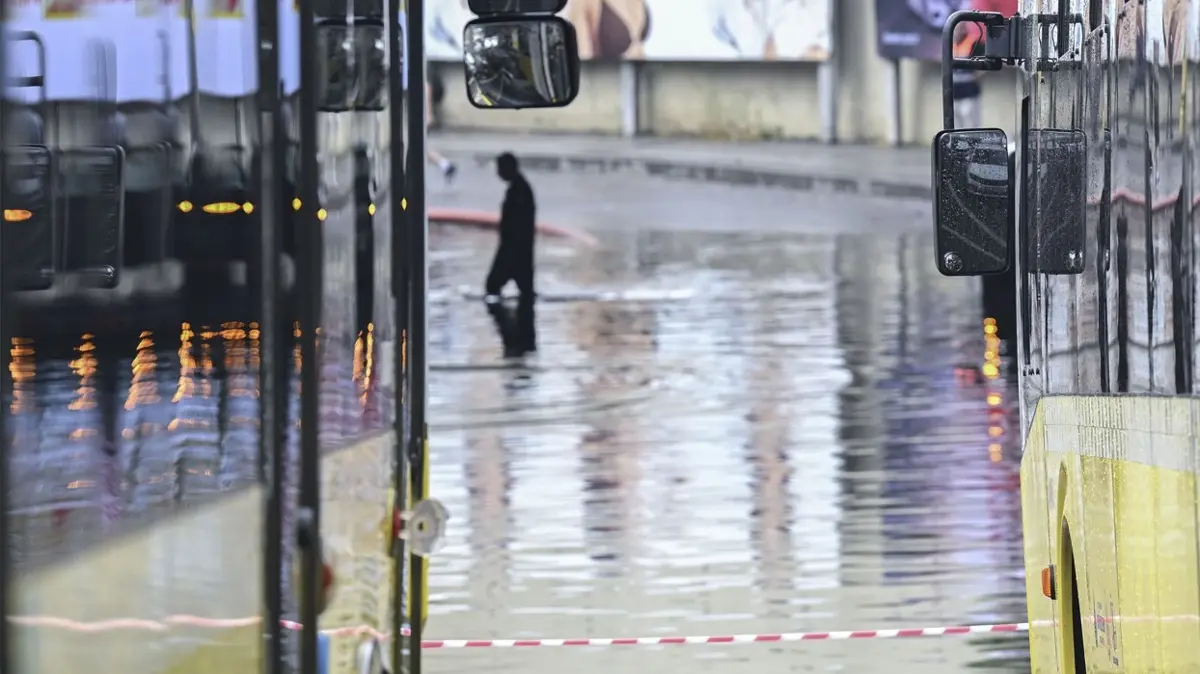 İstanbul'a yine sağanak geliyor! Meteoroloji'den "sel" uyarısı