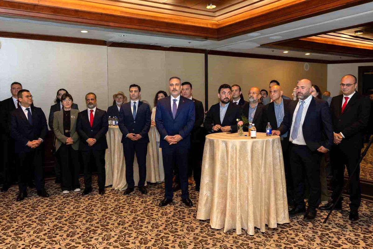 Bakan Fidan, Kanada'da Türk iş adamlarıyla bir araya geldi