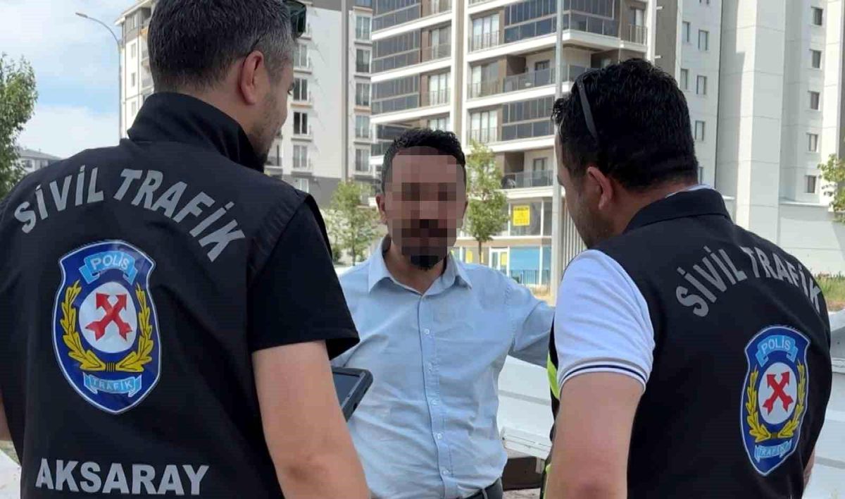 Aracına sahte plaka taktı, yakalanınca "işimiz acildi" dedi