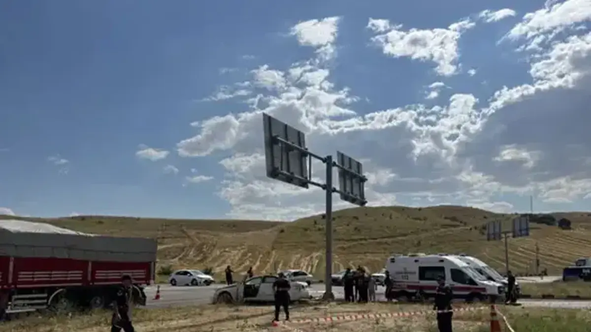 Çankırı'da feci kaza! TIR ile otomobil çarpıştı: 3 ölü, 2 yaralı