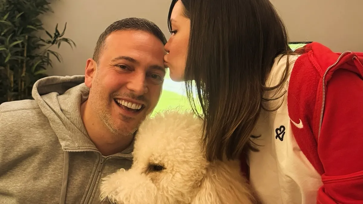Oğuzhan Koç ile Hazal Subaşı'ndan Alaçatı'da romantik tatil! Karın kasları gündem oldu
