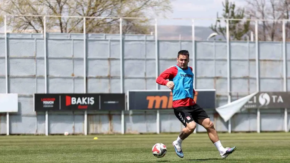 Sivasspor’da Rey Manaj idmanlara başladı