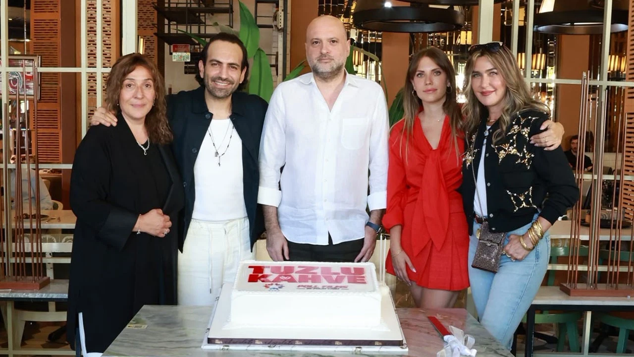 Tuzlu Kahve geliyor: İlk set gününü pasta keserek kutladılar