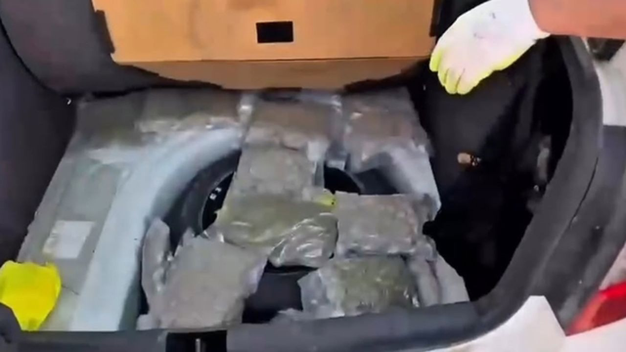 Hakkari'de 28 kilogram ele geçirildi! Kamu görevlisi tutuklandı