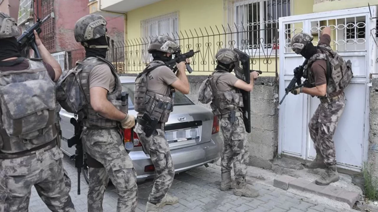 Terör örgütü DHKP-C'ye 8 ilde eş zamanlı operasyon: 24 şüpheli gözaltında
