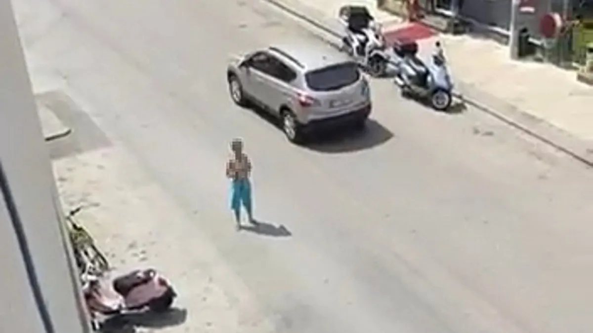 Denizli'de hareketli anlar: Yarı çıplak sokağa çıkan kadın ekipleri harekete geçirdi