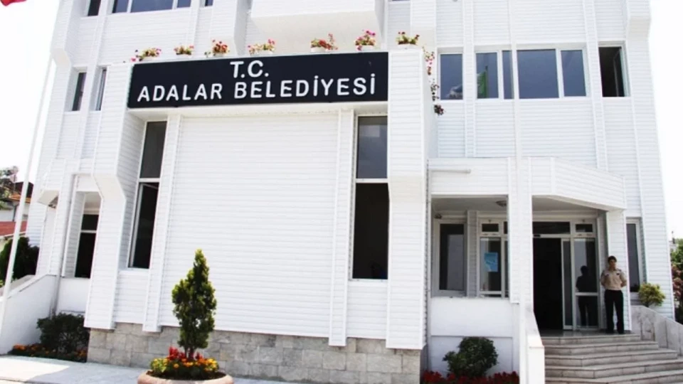 Adalar Belediyesi Rüşvet Soruşturması: Başkan Ali Ercan Akpolat Dahil 39 Şüpheli Adliyeye Sevk Edildi