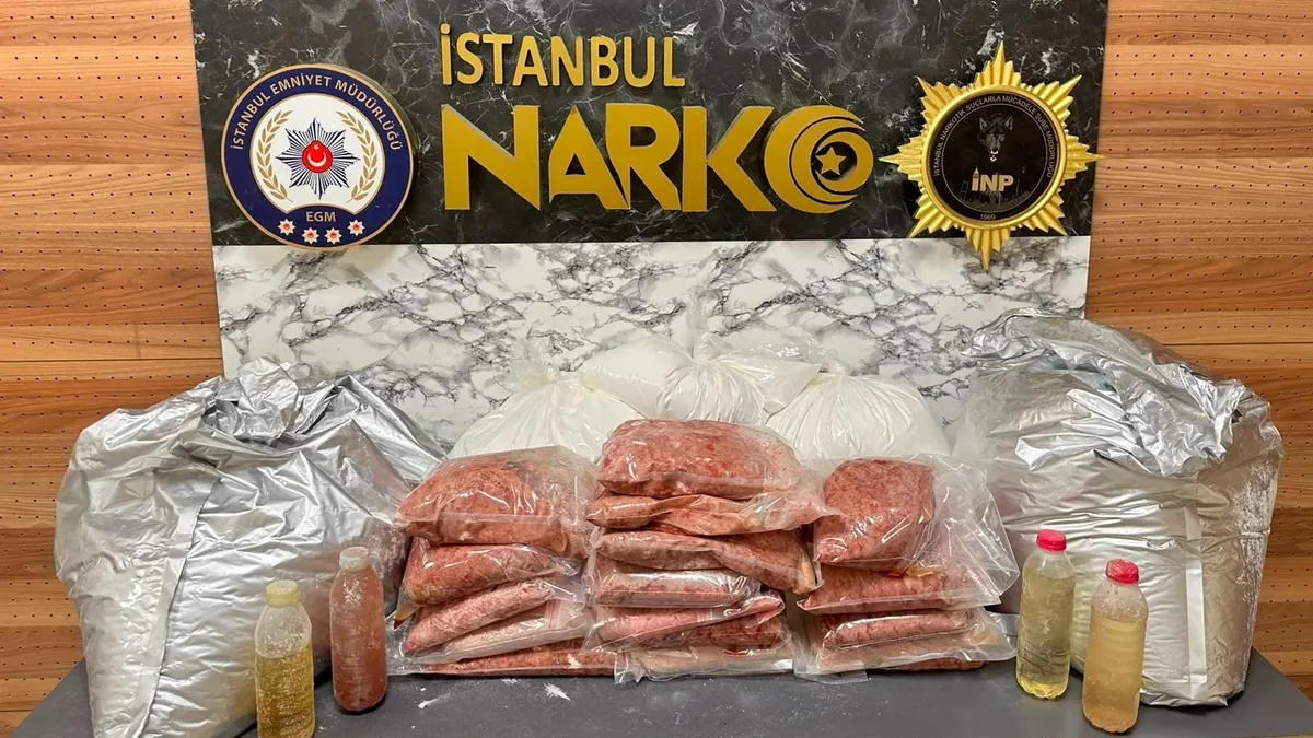 Bayrampaşa'da depoya baskın: Ölümcül uyuşturucuyla yakaladılar!