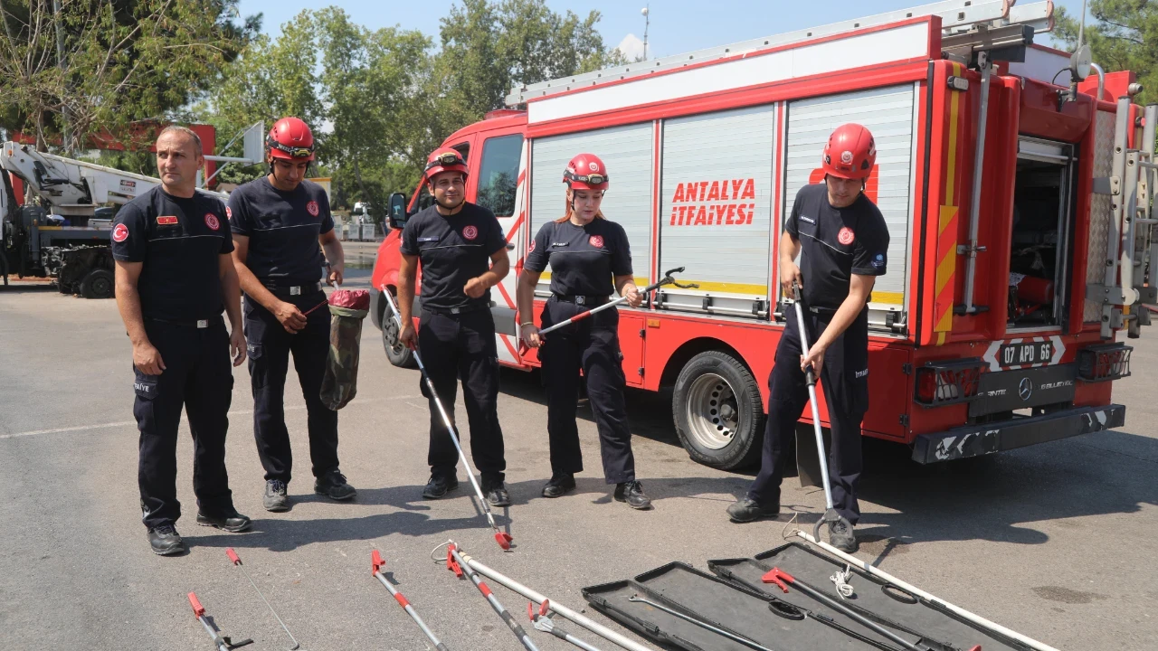 İtfaiyenin yılan mesaisi başladı