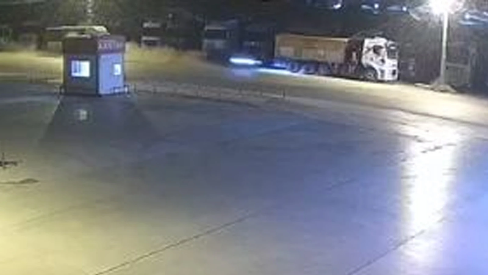 Ankara'da otomobil kamyona çarptı: 3 ölü, 1 yaralı