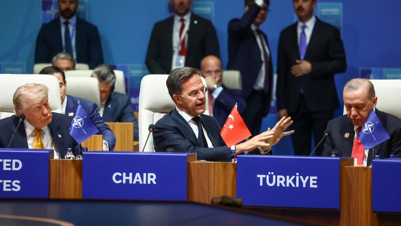 Dünya liderlerine özel kalemler dağıtıldı