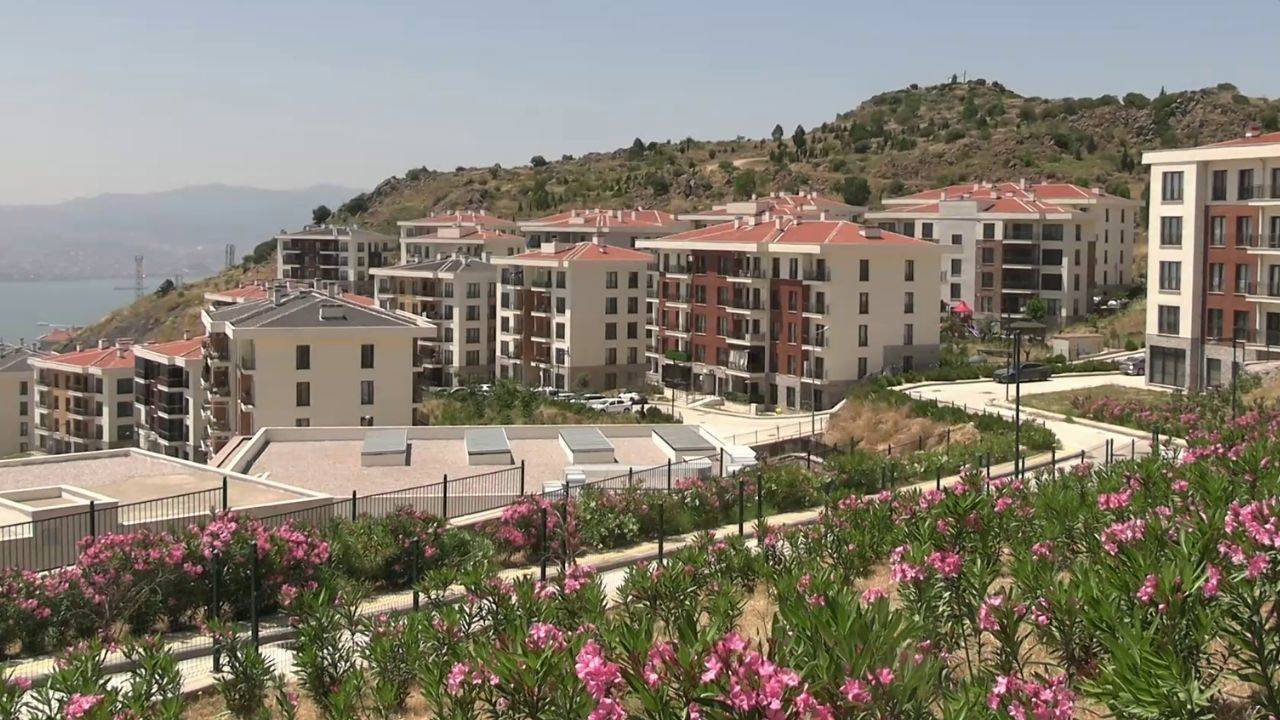 İzmirli depremzedelerden rezerv alandaki TOKİ satışına tepki