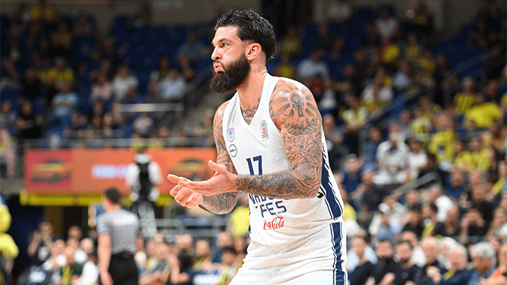 Anadolu Efes'te Vincent Poirier şoku! Sahalardan 8-9 ay uzak kalacak