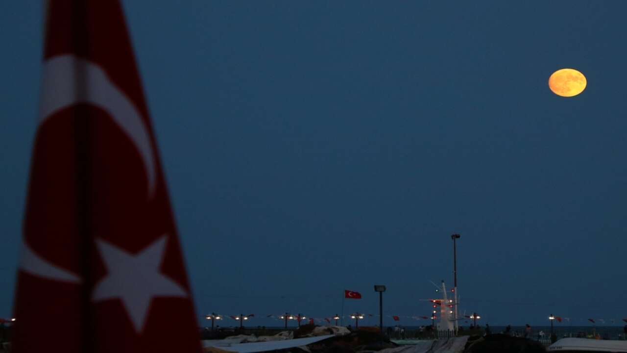 Geyik Dolunayı Türkiye'den izlenecek mi 2026? Geyik Dolunayı canlı nasıl izlenir? İşte tüm detaylar