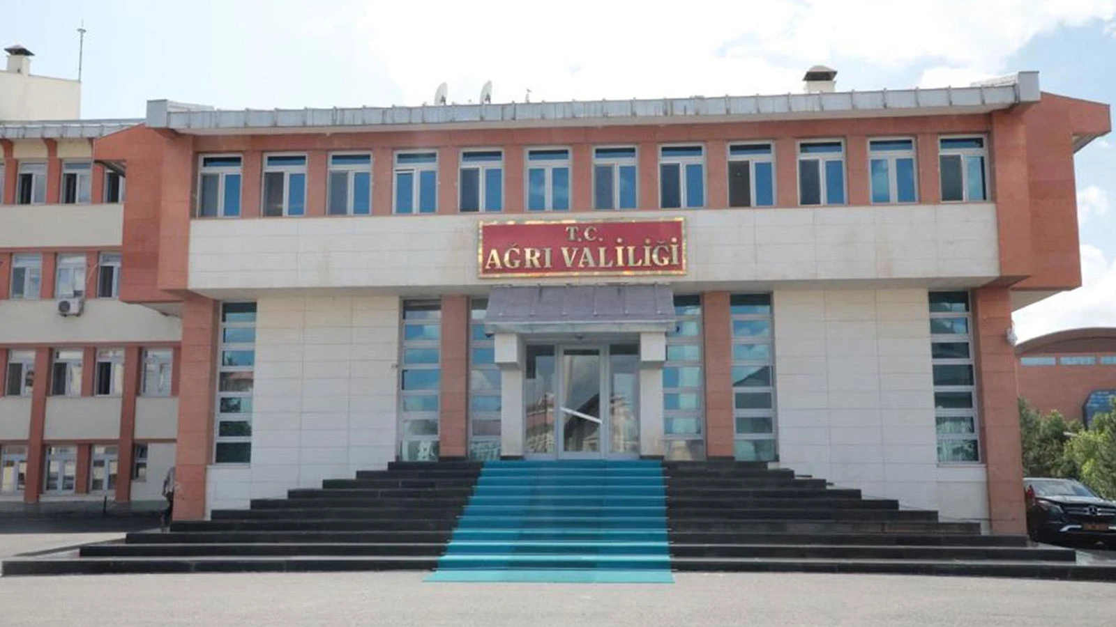 Ağrı Valiliğinden hayatını kaybeden öğretmenle ilgili açıklama