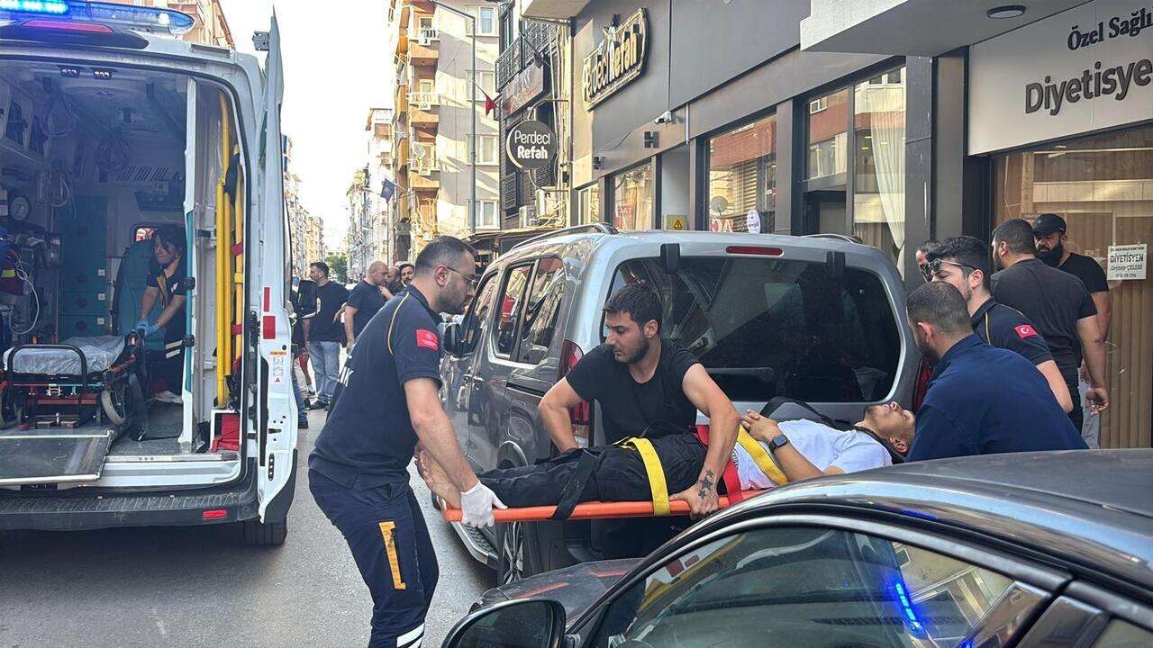 Bursa'da silahlı kavga! Tartıştığı kişiyi bacağından vurup kaçtı