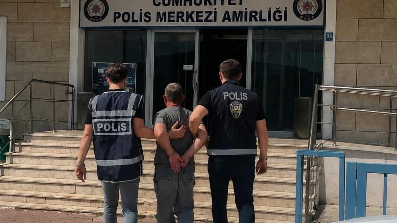 Cezaevi firarisi camdan kaçmaya çalışırken yakalandı