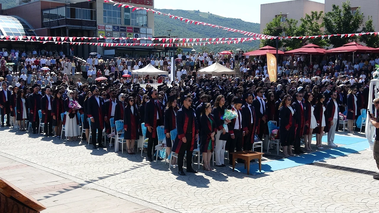 OMÜ Tıp mezunlarını uğurladı: Sağlık ordusuna 365 yeni hekim