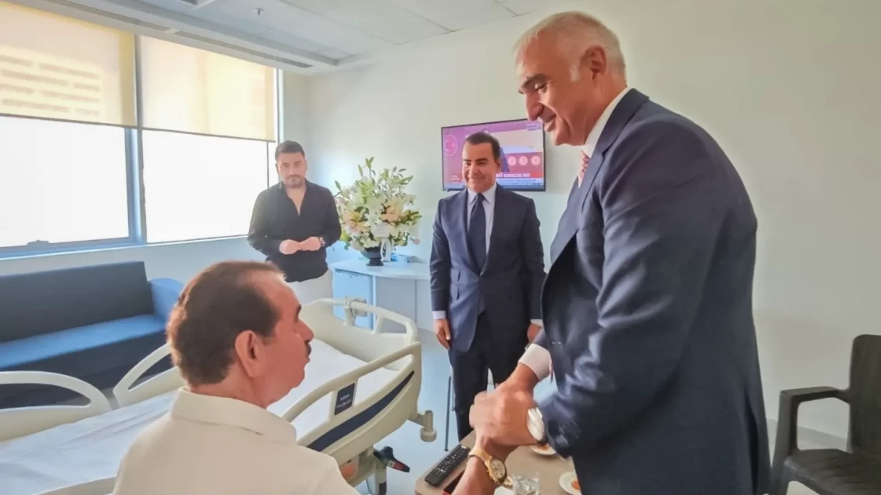 Bakan Ersoy'dan İbrahim Tatlıses'e ziyaret: Sağlık durumu hakkında bilgi aldı!