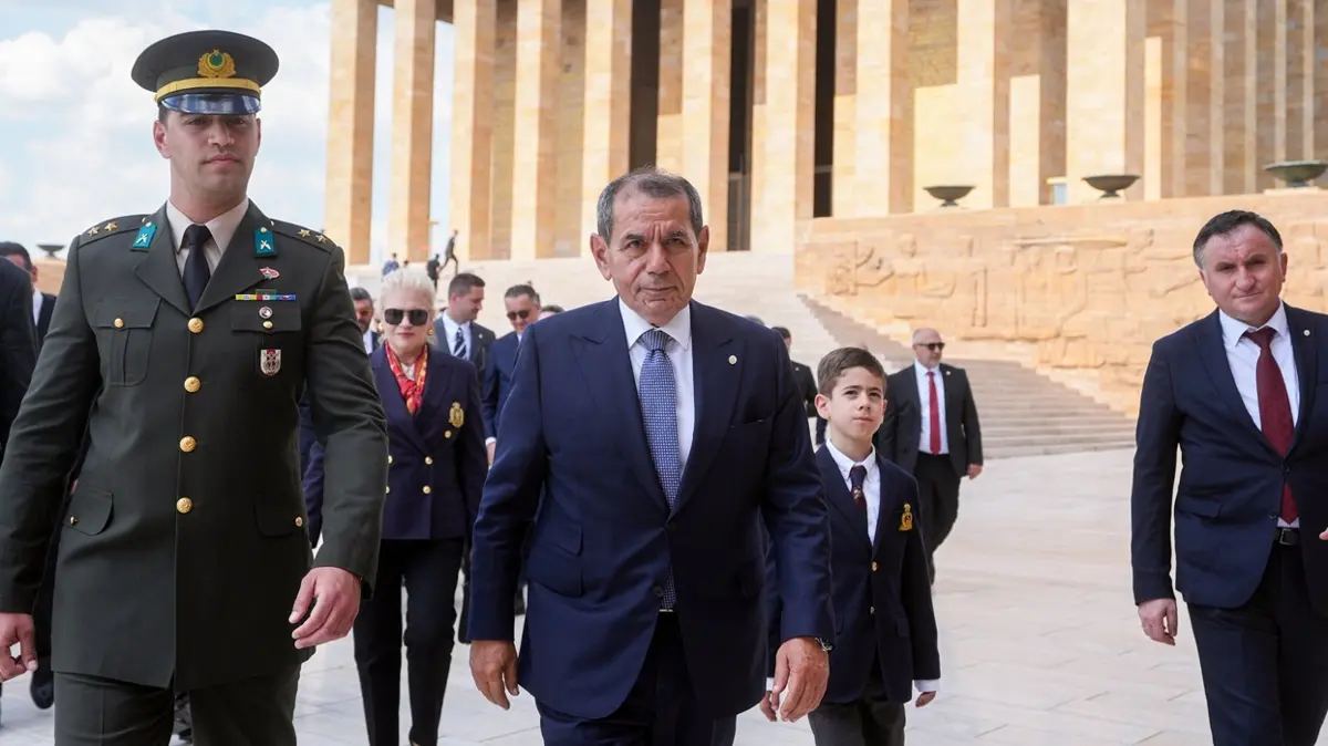 Galatasaray Başkanı Dursun Özbek, Anıtkabir'i ziyaret etti