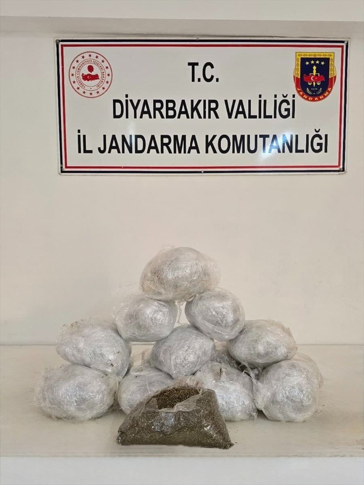Diyarbakır'da uyuşturucu operasyonlarında 18 şüpheli hakkında işlem yapıldı