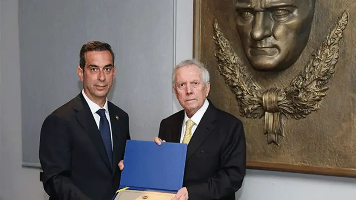 İkinci Fenerbahçe dönemi resmen başladı! Aziz Yıldırım mazbatasını aldı