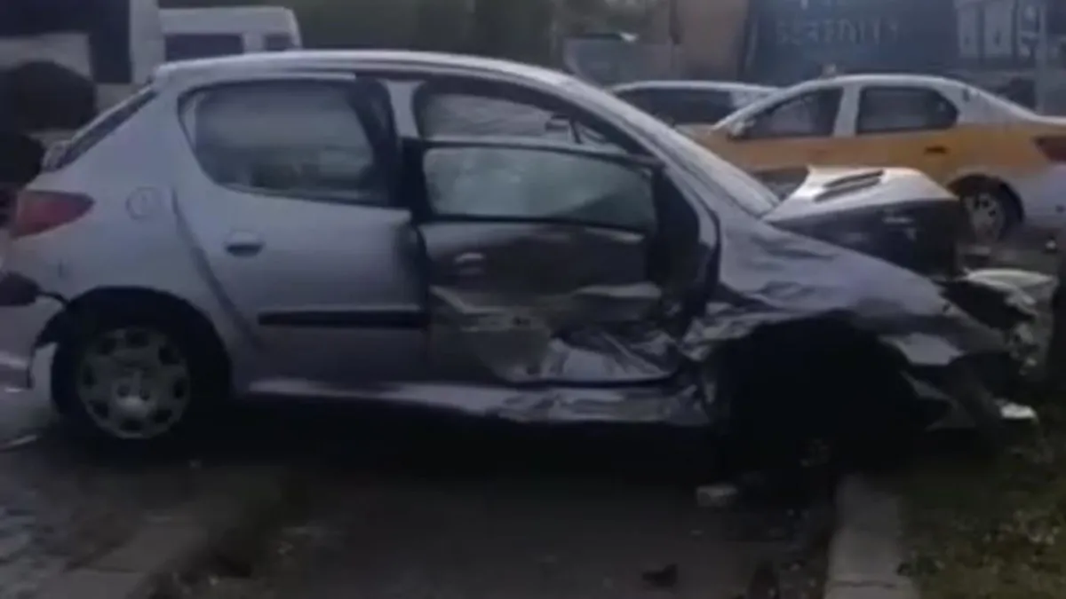 Diyarbakır'da iki otomobilin çarpıştığı kazada 3 kişi yaralandı