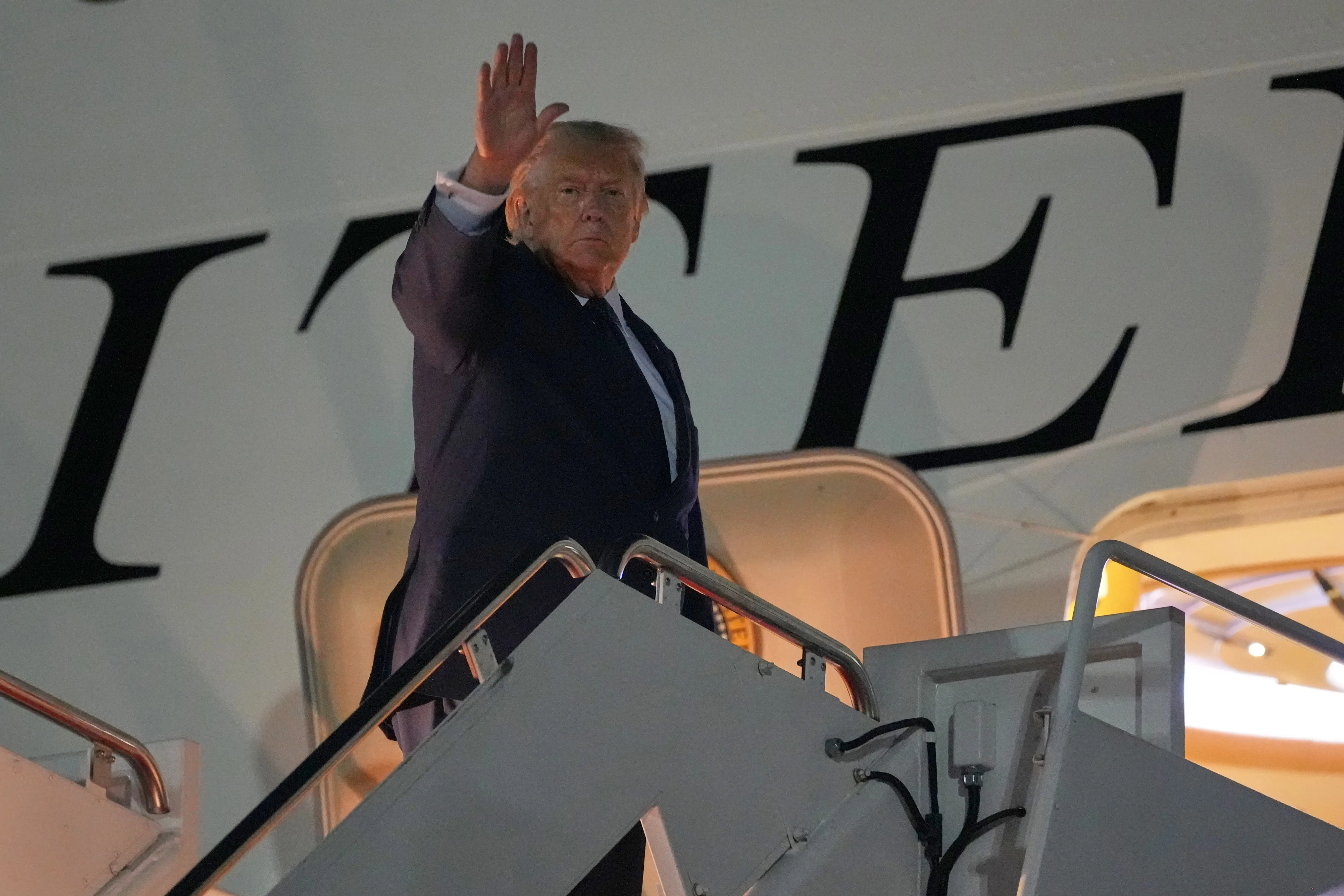 ABD Başkanı Trump, NATO Zirvesi'nin ardından Ankara'dan ayrıldı
