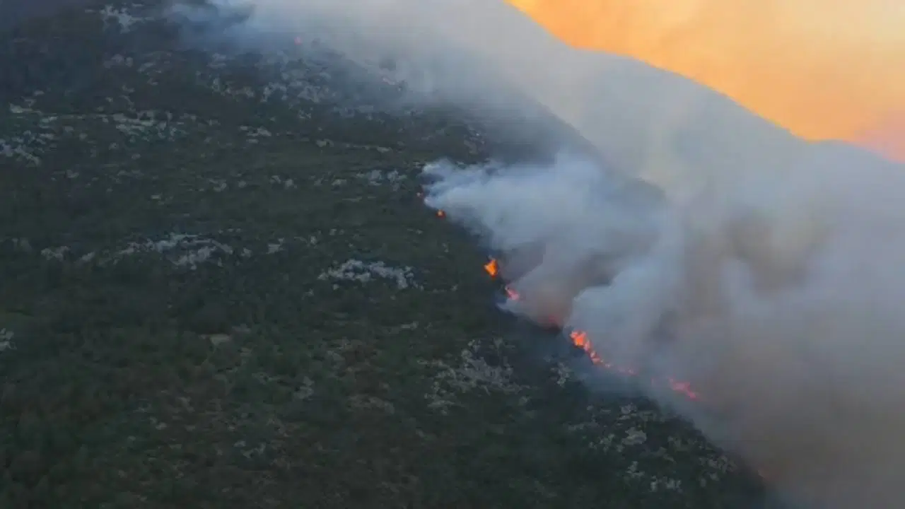 Antalya Kaş'ta orman yangını: Havadan ve karadan müdahale ediliyor