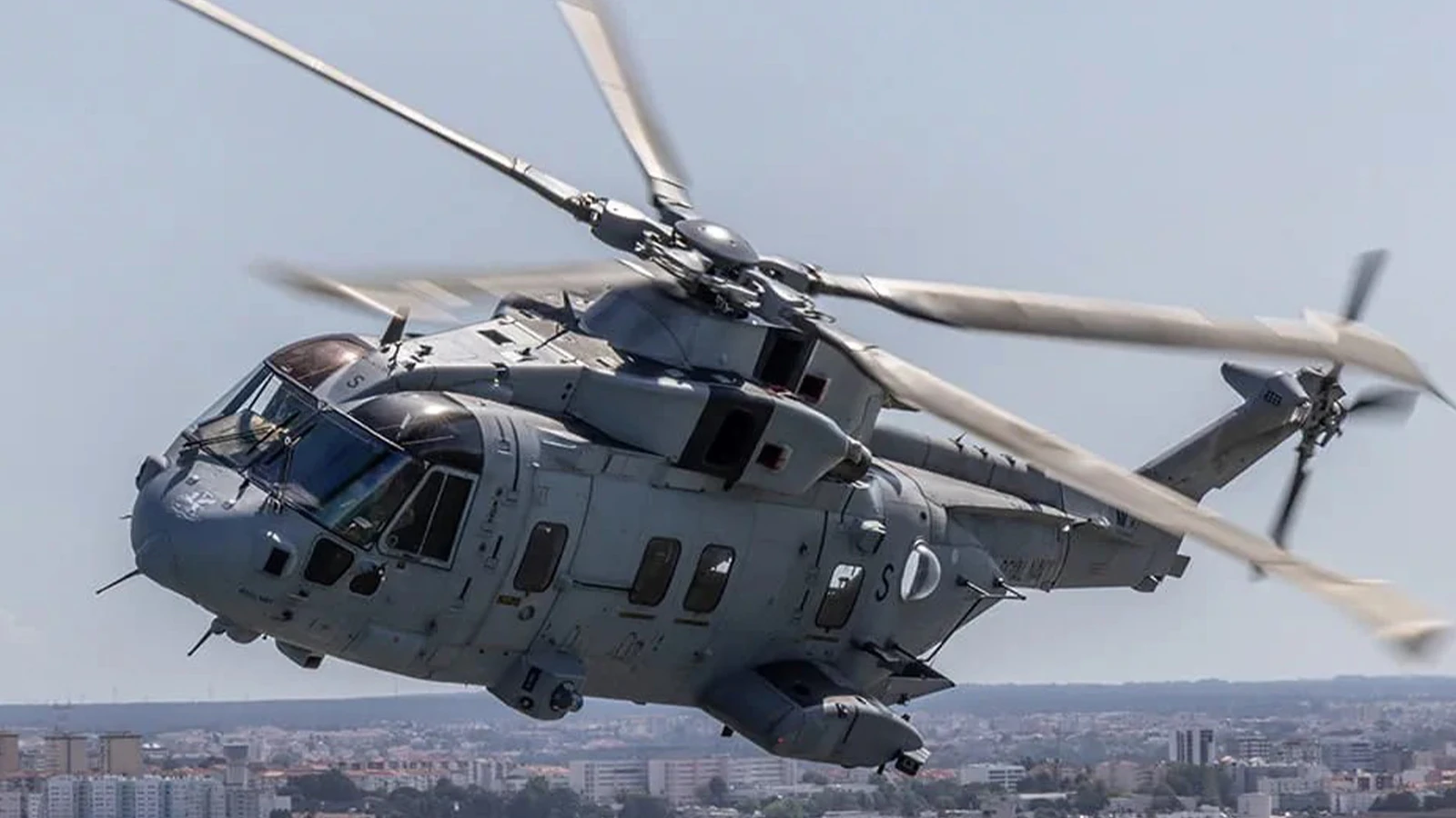 İngiltere'de askeri helikopter düştü: 3 ölü