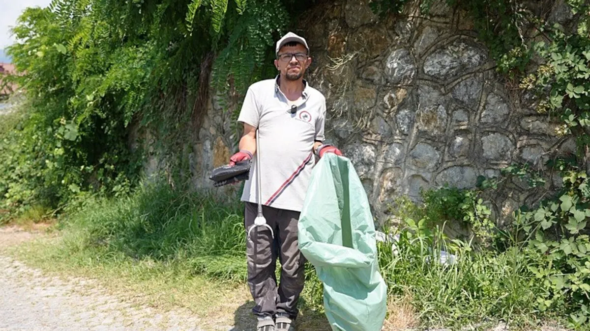 Altın dolu çantayı bulup polise teslim etti